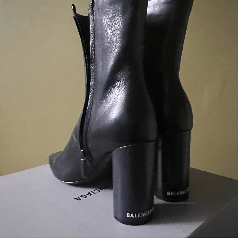 Authentic Balenciaga oval leather booties black